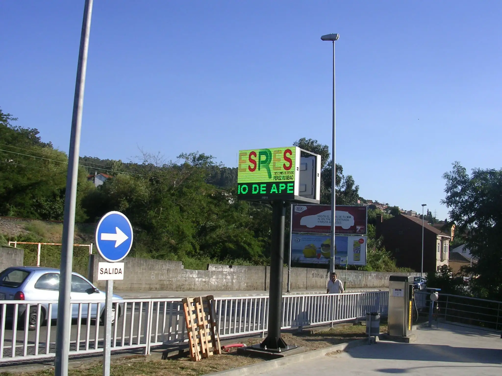 Totem Pantalla Gasolinera Perez Rumbaño Teis Vigo